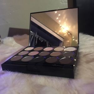 eyeshadow and cheek palette